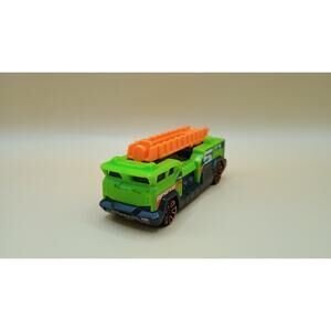 Hot Wheels 5 Alarm Green Fire Truck 2018 FYC83